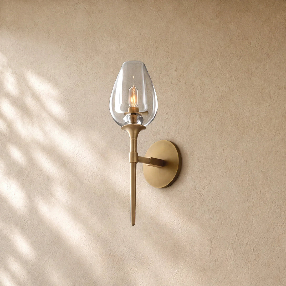 Tulipa Single Sconce in Natural Brass - VChandelier